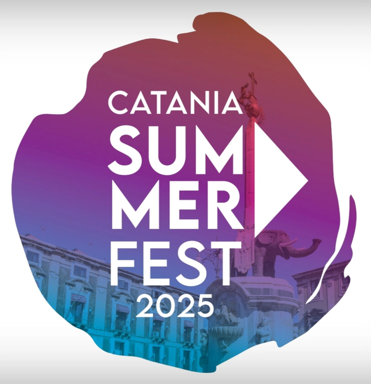 Concerto al Giardino Bellini durante il Catania Summer Fest 2025 • Artisti jazz in piazza Federico di Svevia estate Catania • Bancarelle del mercato Campagna Amica a Catania giugno 2025 • Pubblico al Teatro Massimo Bellini per l’evento Bellezza Belcanto